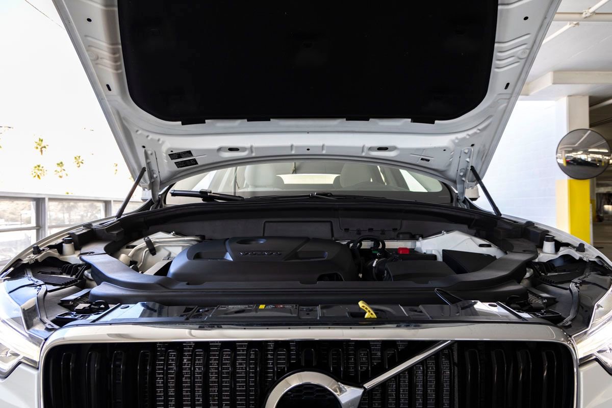 Used 2018 Volvo XC60 T5 Momentum w/ Vision Package image 31