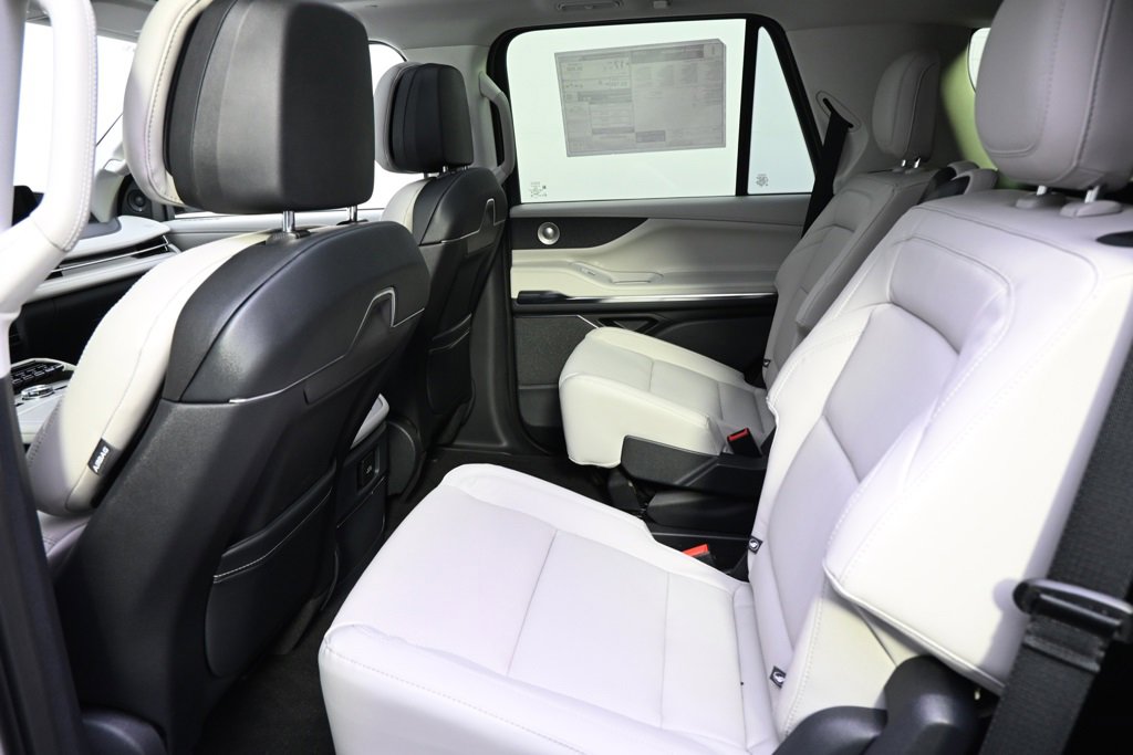 New 2025 Lincoln Navigator Reserve image 21