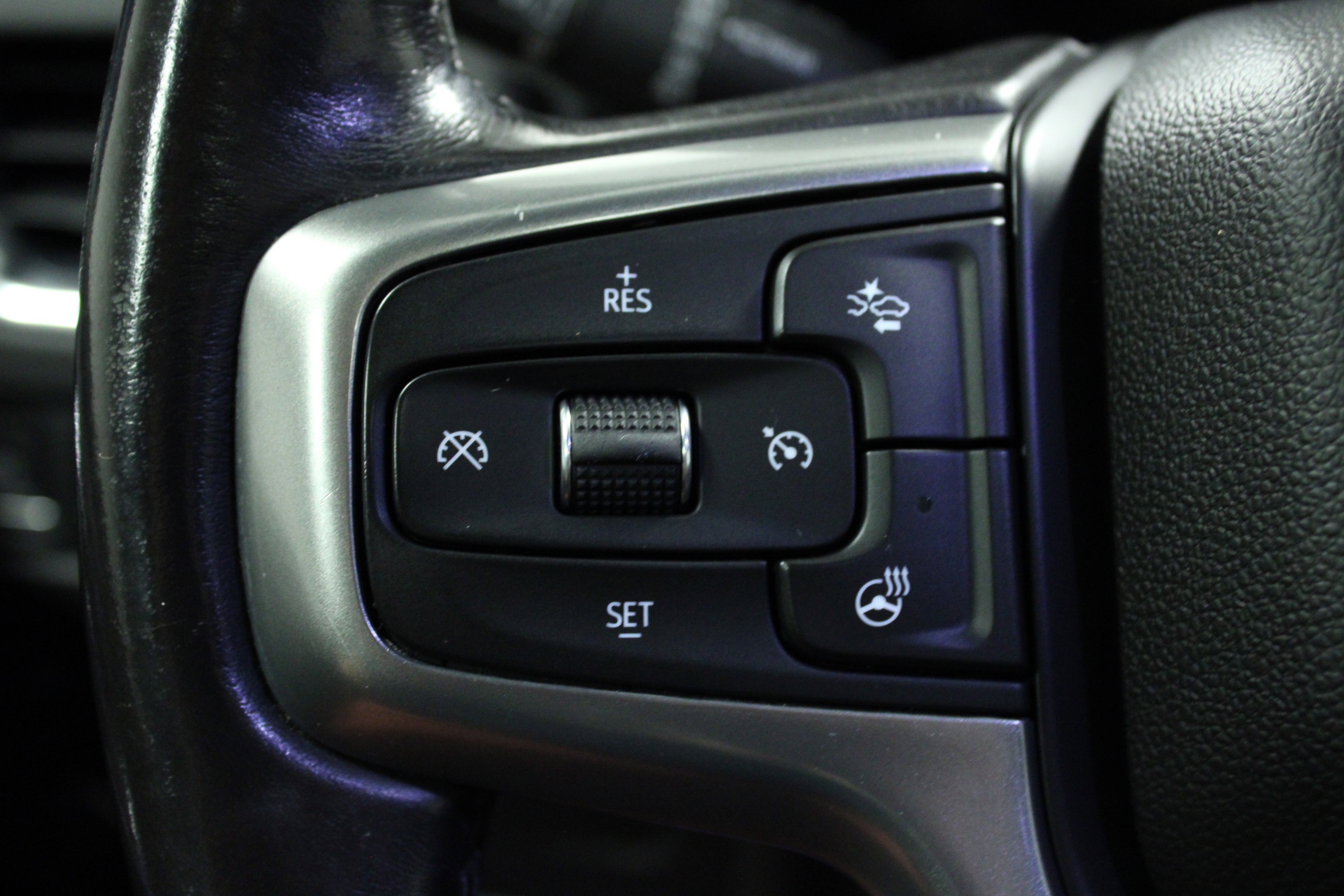 Used 2023 Chevrolet Suburban Z71 w/ Luxury Package image 21