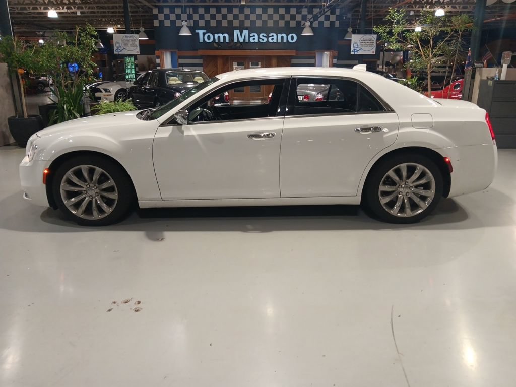 Used 2019 Chrysler 300 Limited RWD image 14