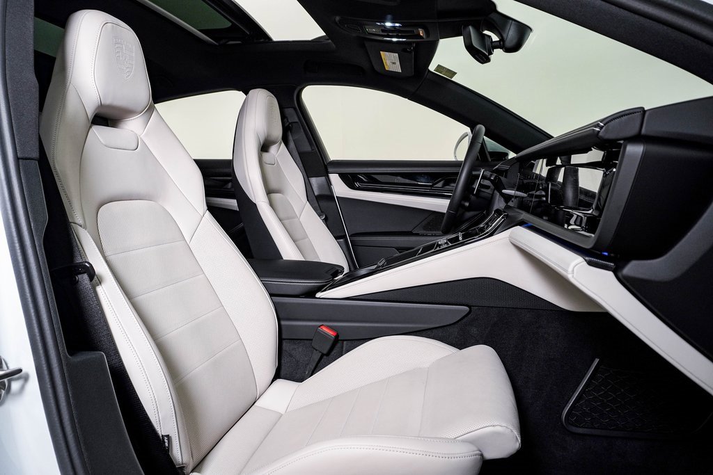 Certified 2025 Porsche Panamera 4 image 15