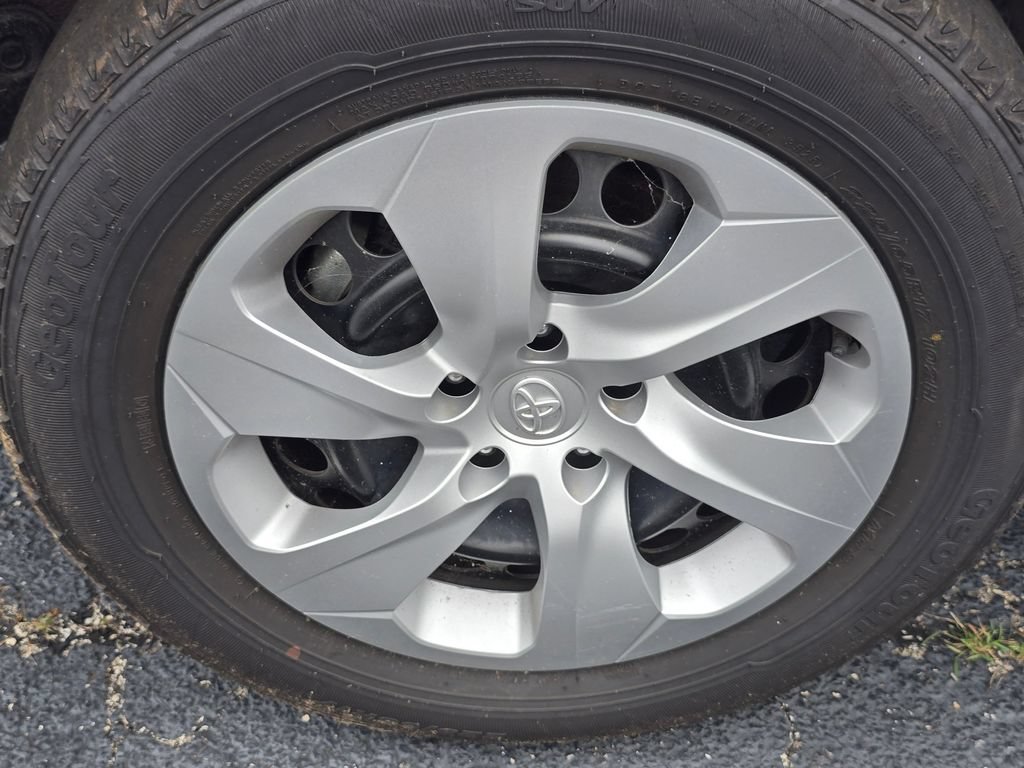 Used 2024 Toyota RAV4 LE AWD/4WD image 10