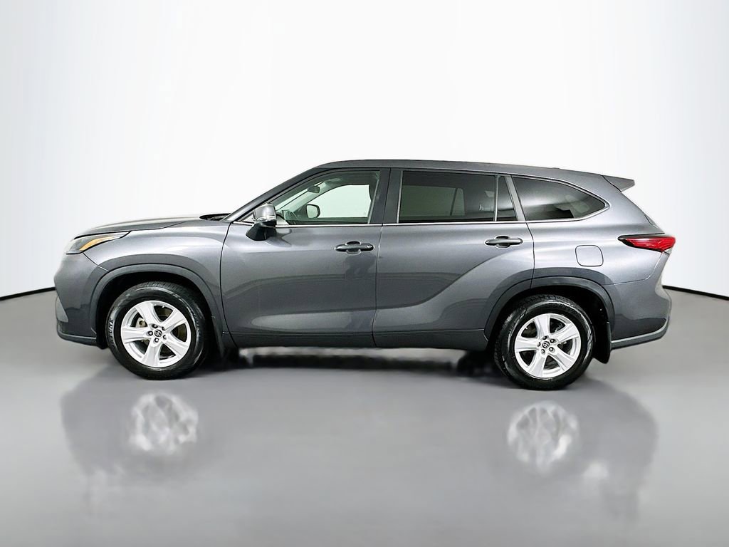 Used 2023 Toyota Highlander LE image 8