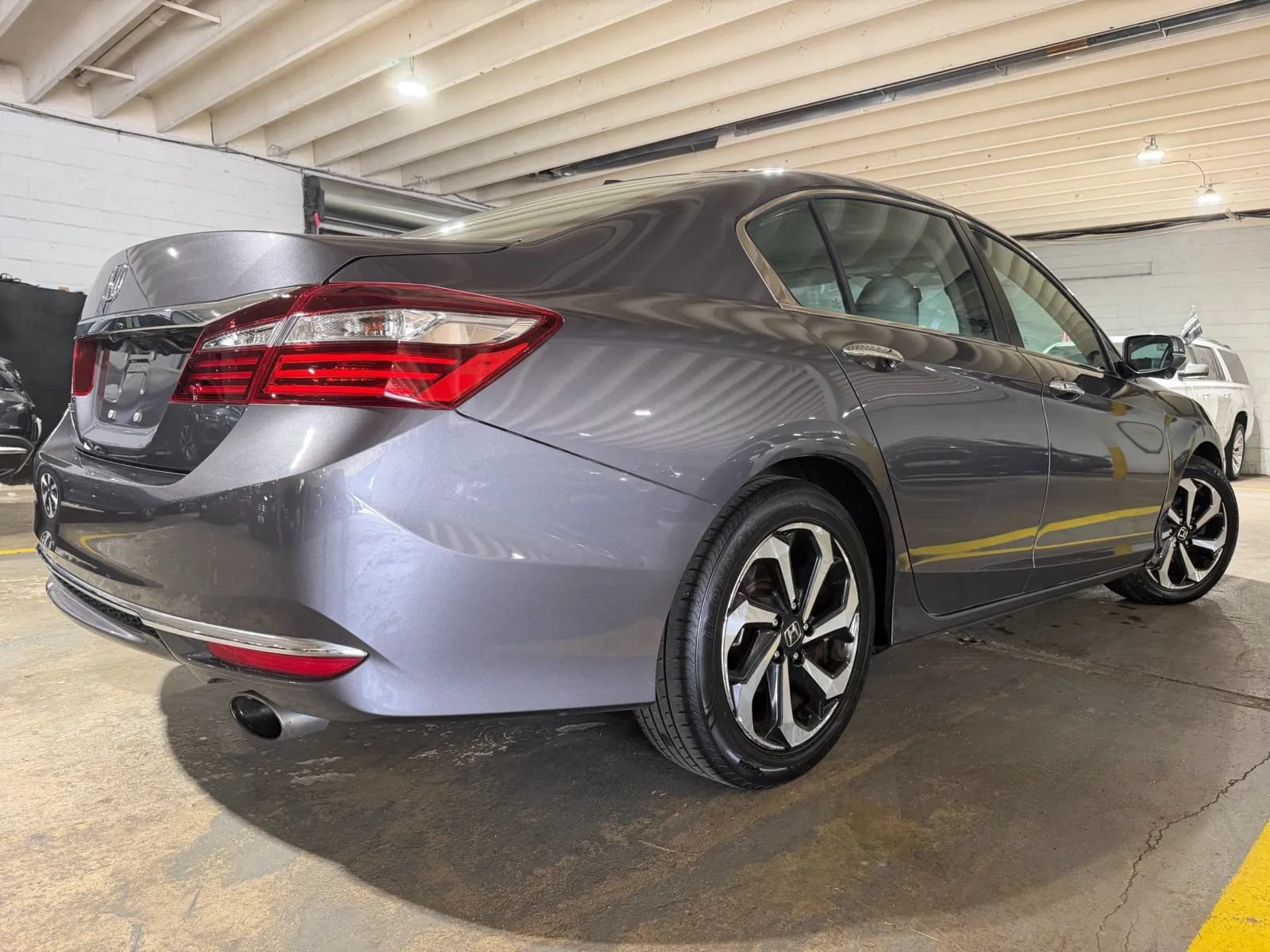Used 2017 Honda Accord EX-L image 4
