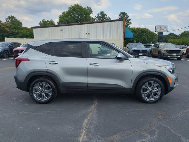 Used 2026 Kia Seltos LX FWD image 3
