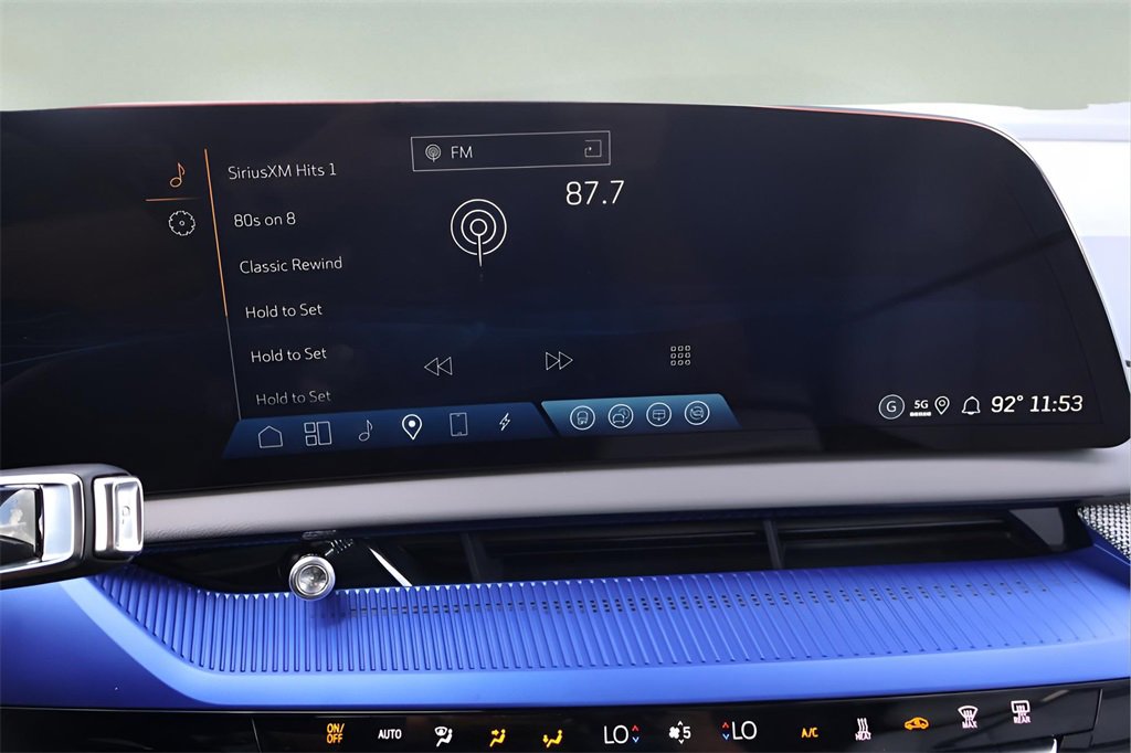 New 2025 Cadillac Optiq Luxury 2 image 24