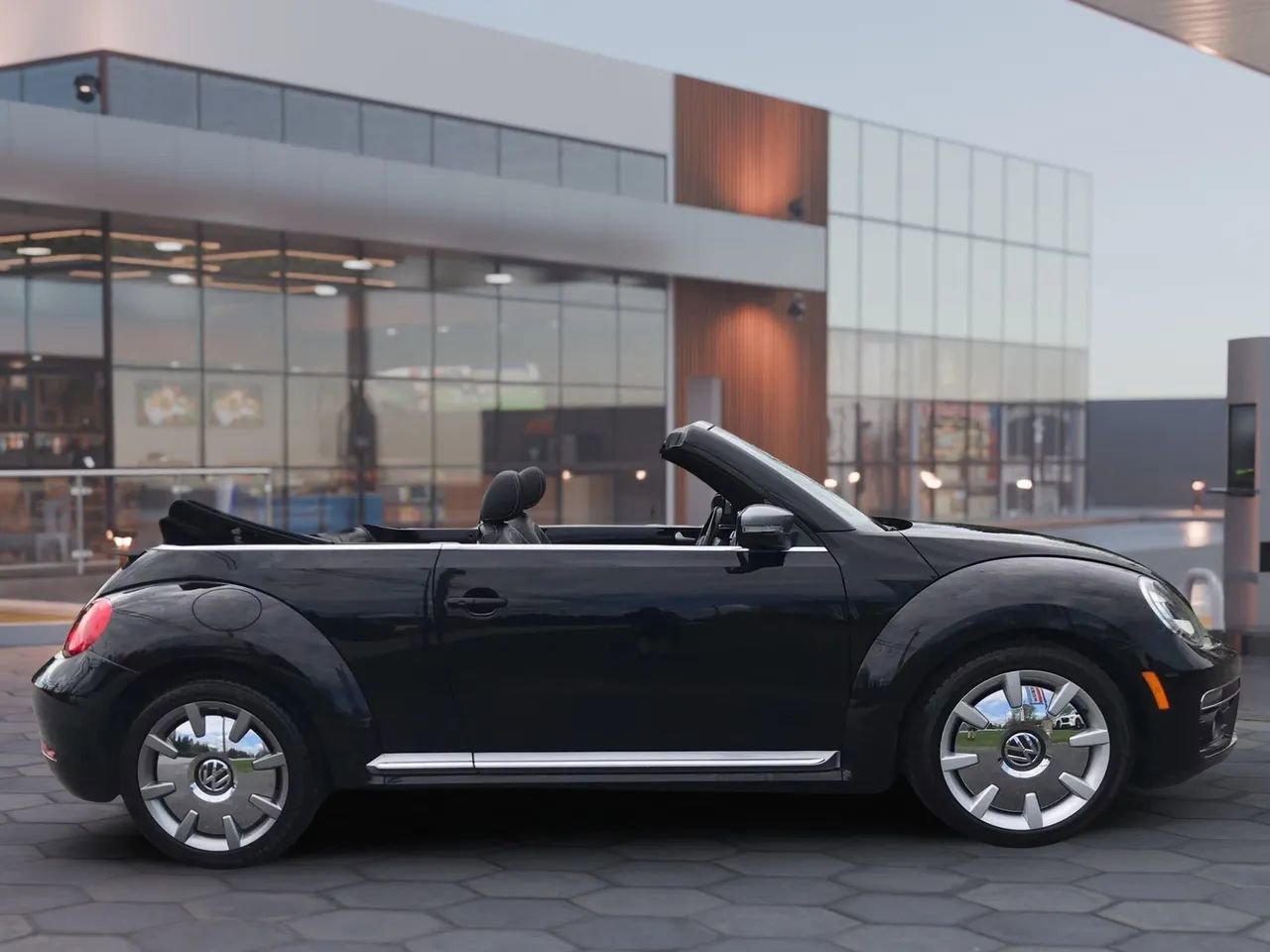 Used 2014 Volkswagen Beetle TDI FWD image 3