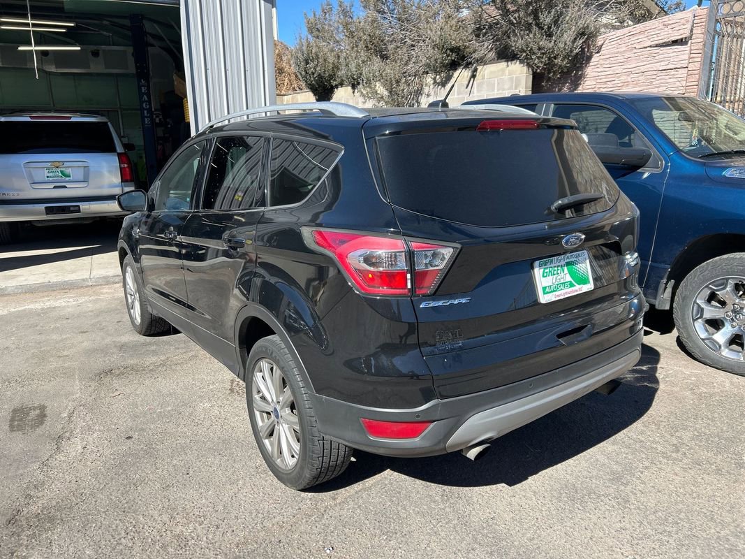 Used 2017 Ford Escape Titanium image 4