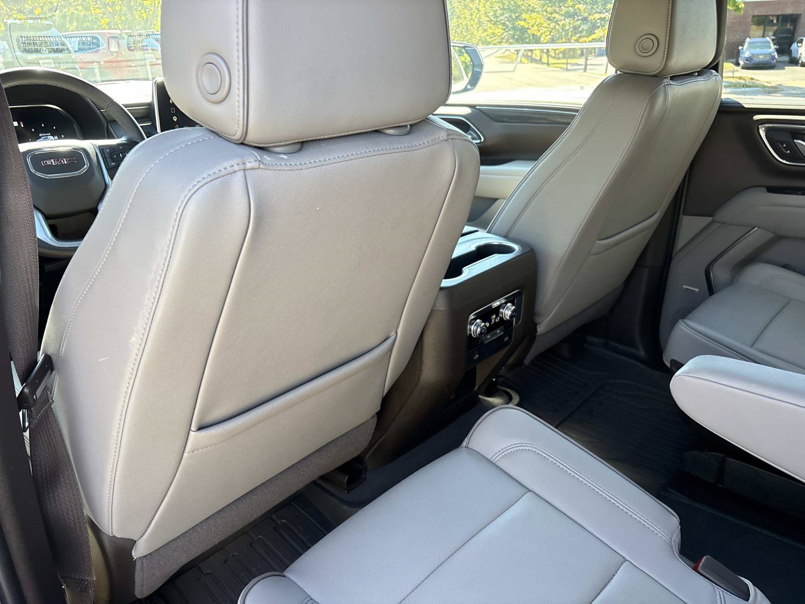 Used 2024 GMC Yukon SLT w/ Max Trailering Package AWD/4WD image 29