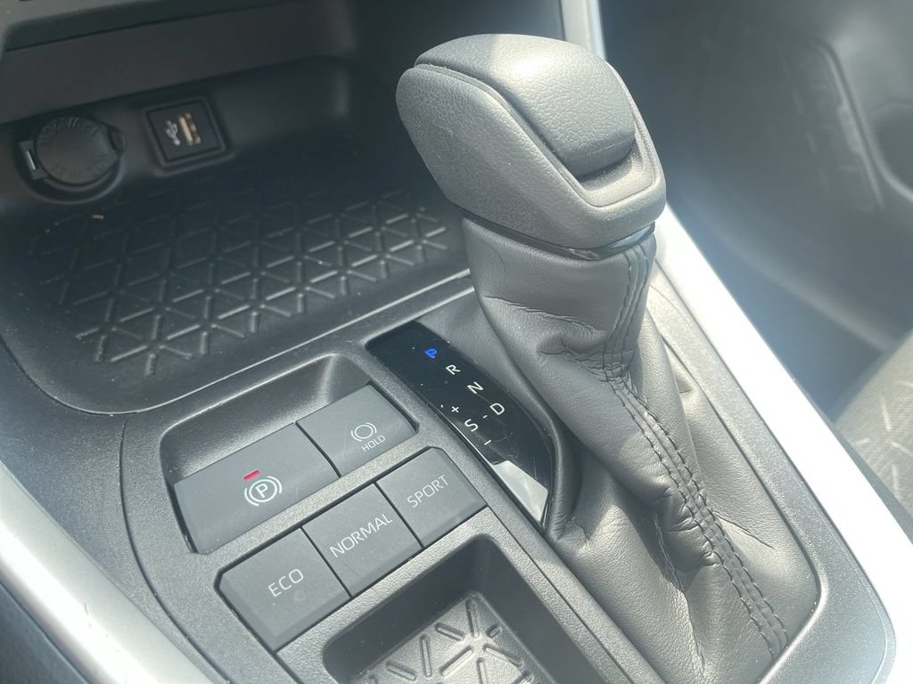 Used 2025 Toyota RAV4 XLE FWD image 31