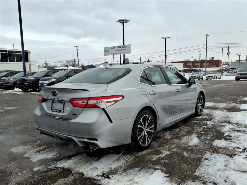 Used 2020 Toyota Camry SE image 6
