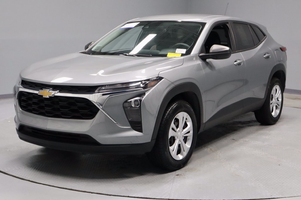 Used 2025 Chevrolet Trax LS FWD image 7