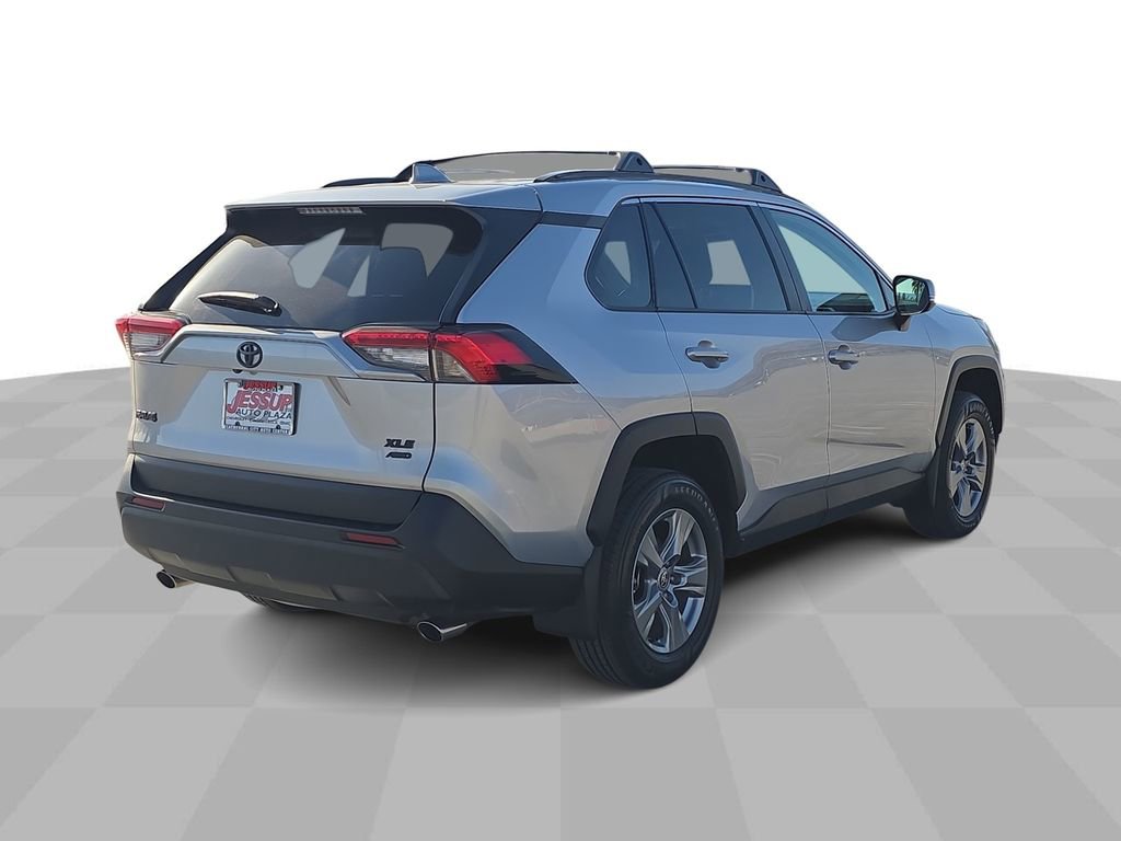 Used 2024 Toyota RAV4 XLE AWD/4WD image 8