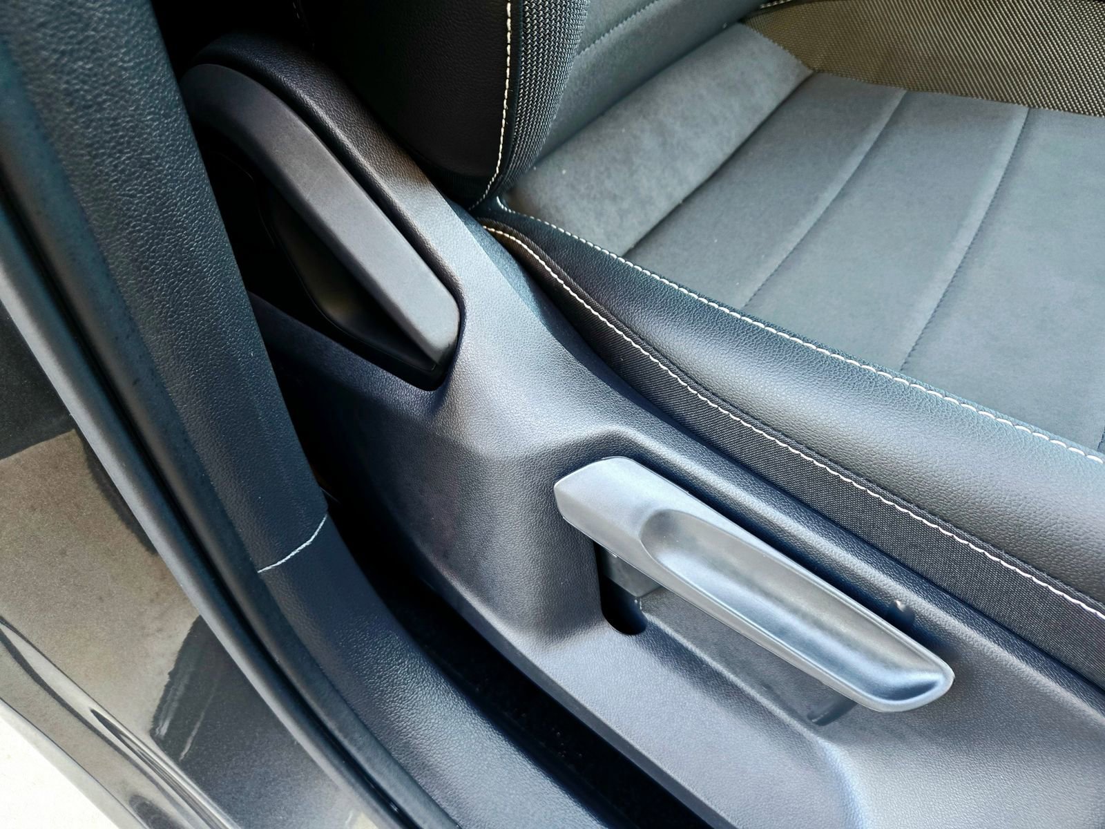 Used 2023 Volkswagen Taos SE w/ Black Wheel Package image 24