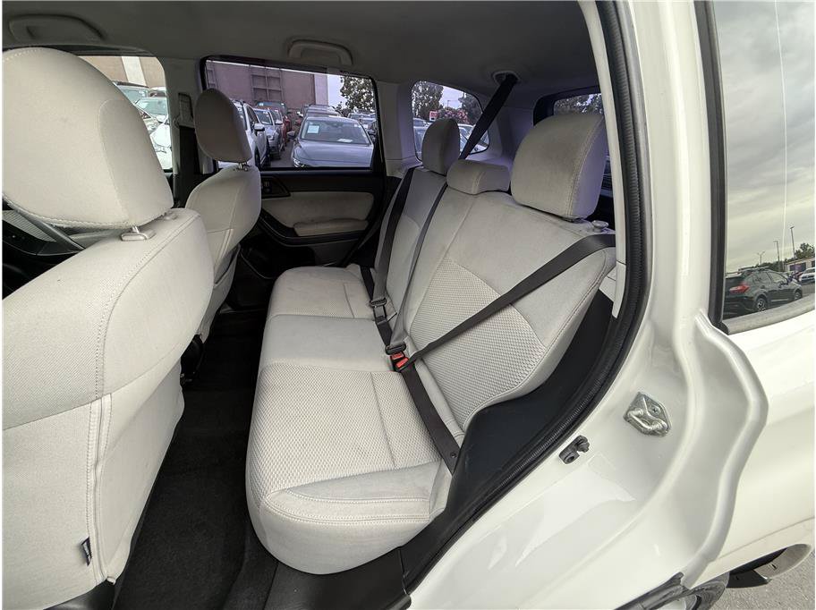 Used 2018 Subaru Forester 2.5i AWD/4WD image 16