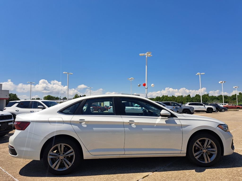 Used 2023 Volkswagen Jetta SE FWD image 4