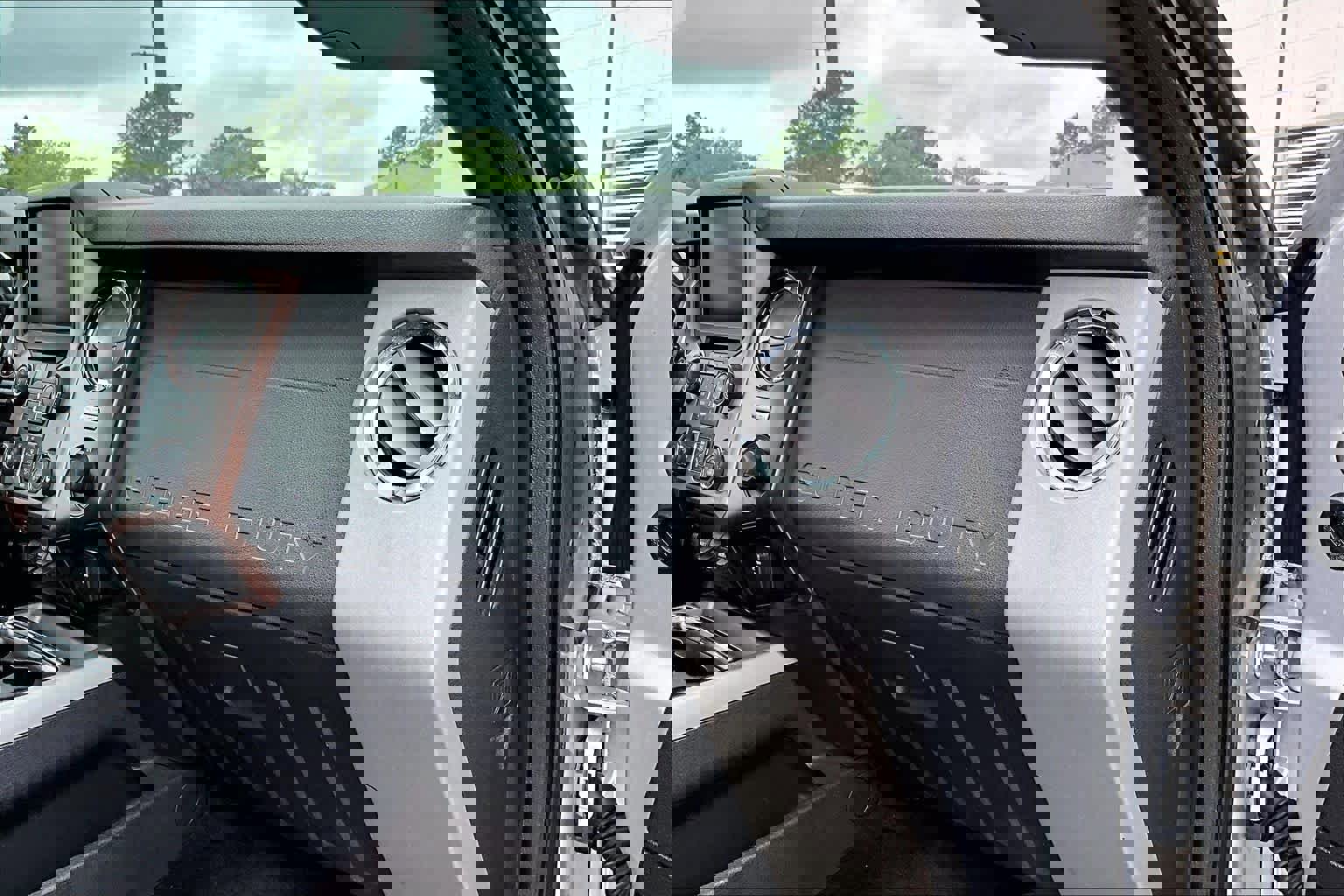 Used 2015 Ford F250 Lariat w/ Lariat Ultimate Package image 18