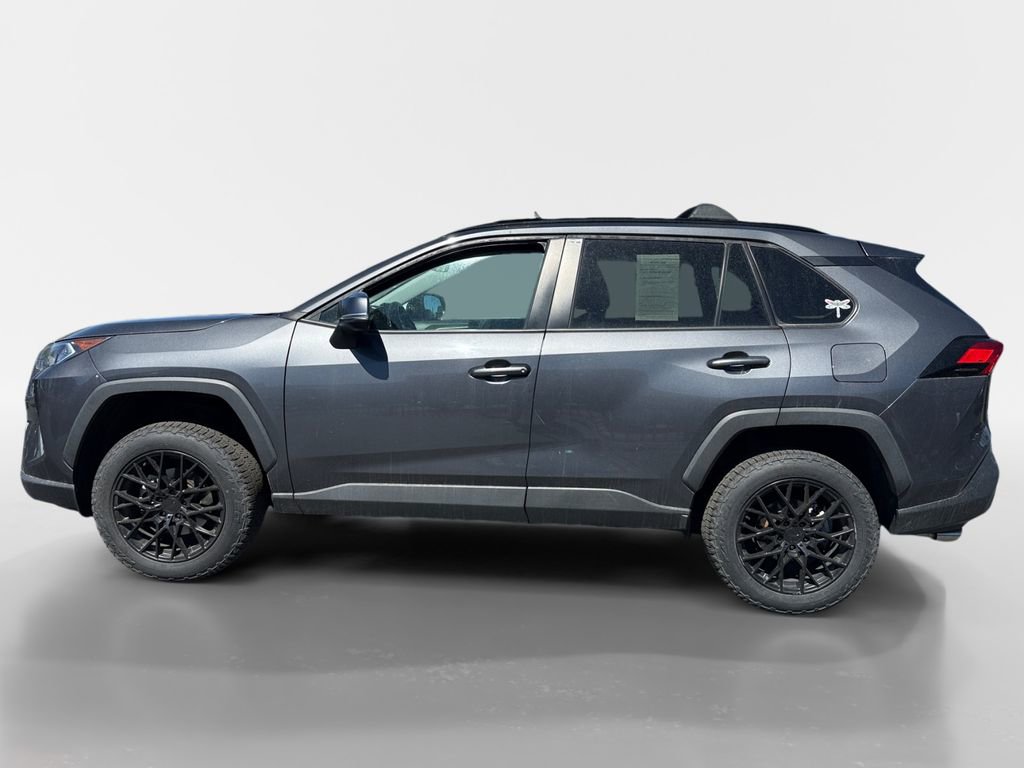 Used 2021 Toyota RAV4 XLE AWD/4WD image 2
