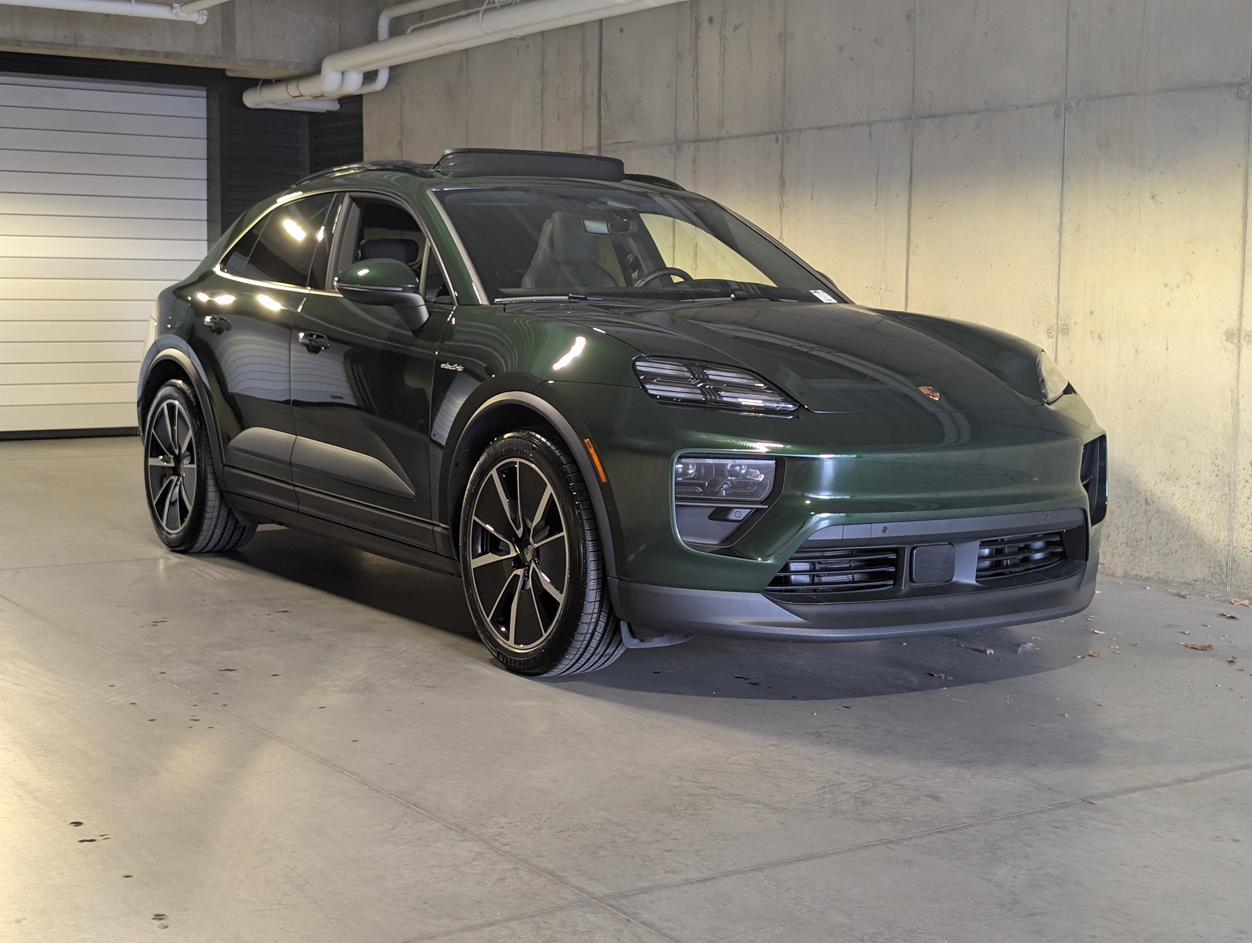 Used 2025 Porsche Macan 4 Electric image 11