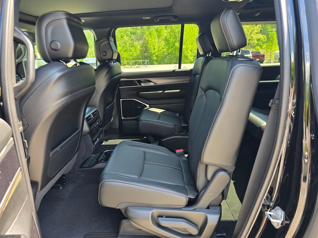 New 2026 Jeep Grand Wagoneer L 4WD image 10