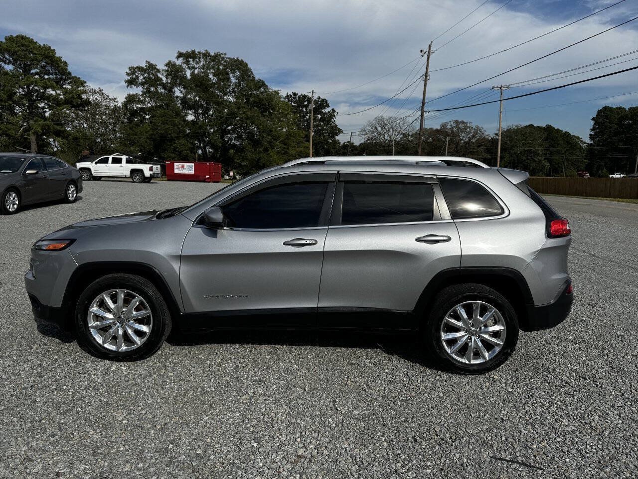 Used 2017 Jeep Cherokee Limited FWD image 10