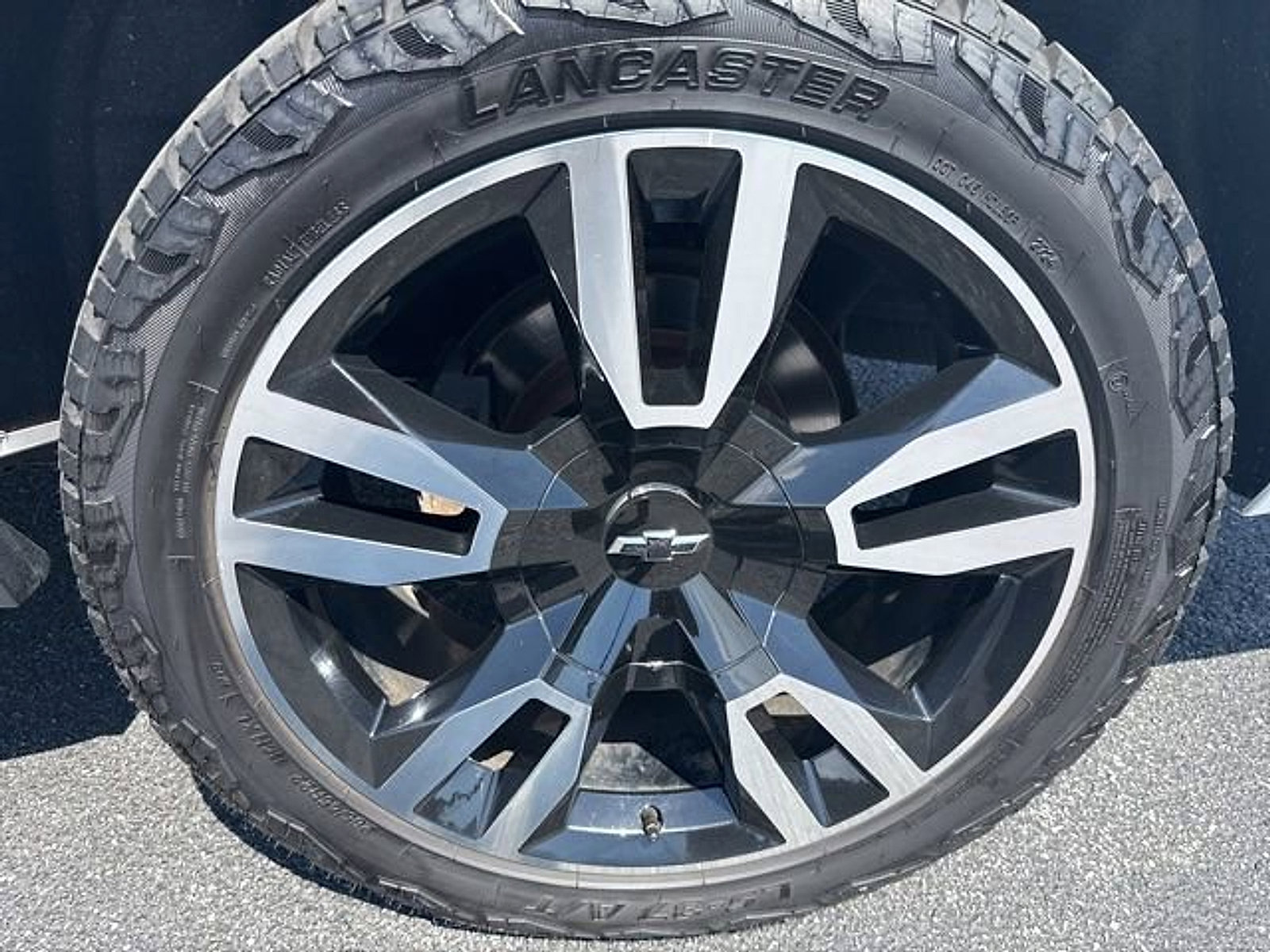 Used 2018 Chevrolet Suburban LT AWD/4WD image 35