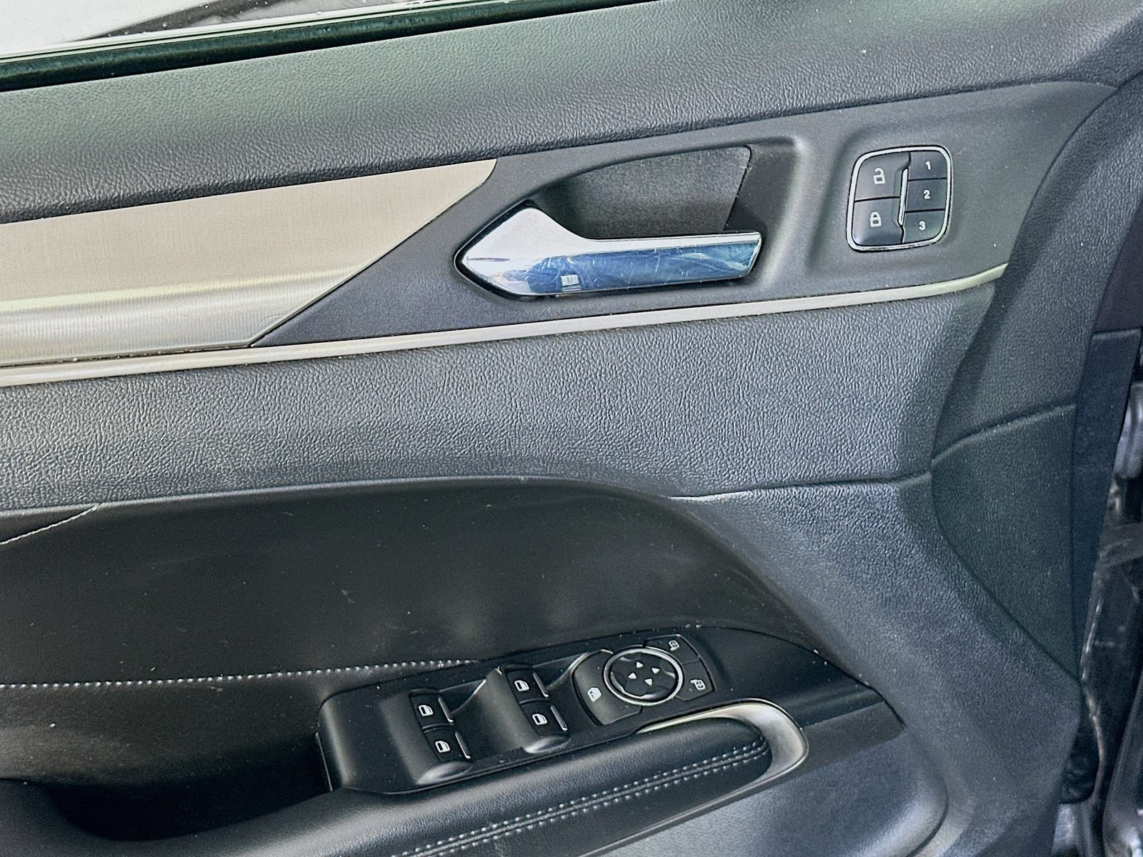 Used 2018 Lincoln MKC Premiere FWD image 17