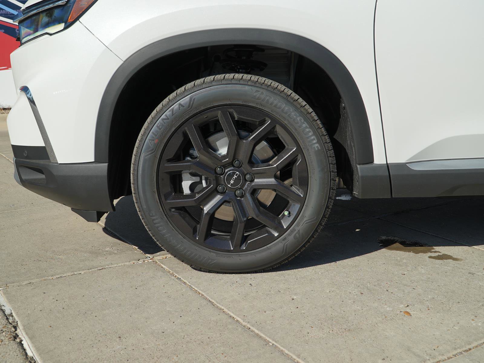 New 2025 Honda Pilot Touring image 11