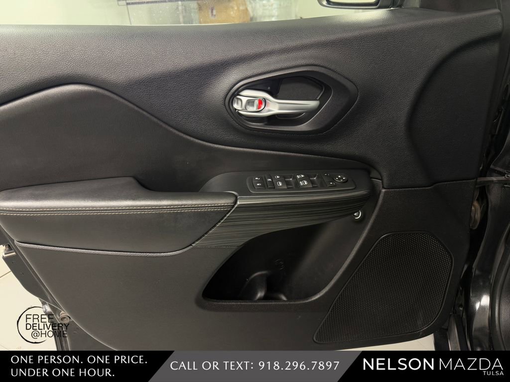 Used 2016 Jeep Cherokee Limited image 20