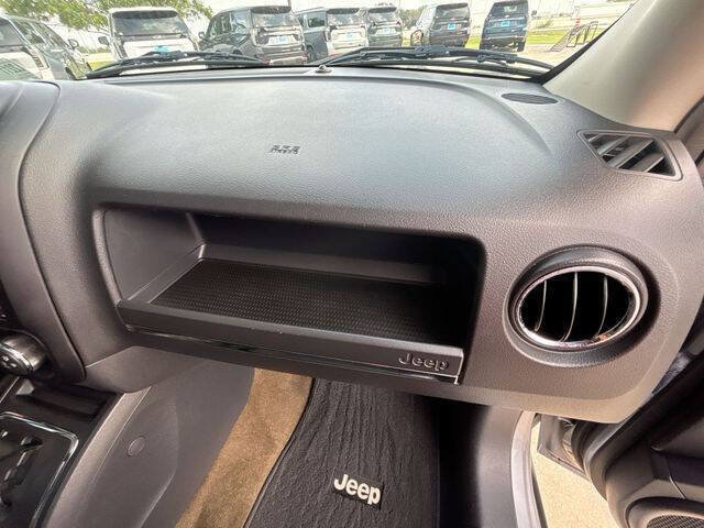 Used 2017 Jeep Patriot High Altitude AWD/4WD image 30