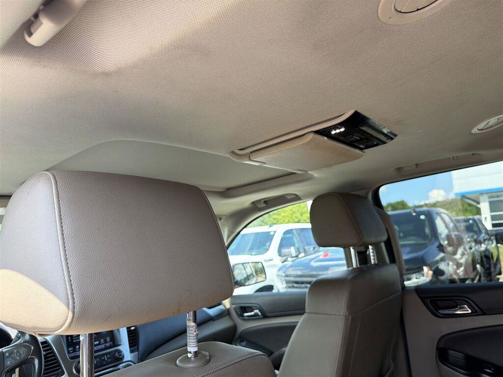 Used 2020 Chevrolet Suburban LT RWD image 9