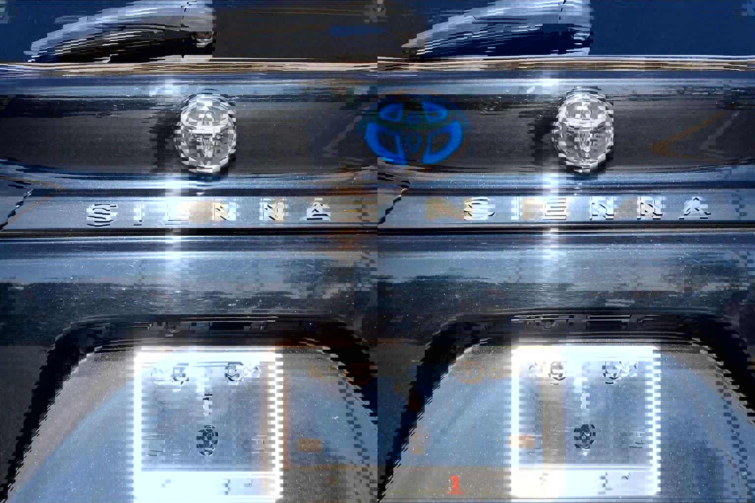 Used 2023 Toyota Sienna XLE image 30