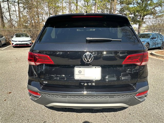 Used 2023 Volkswagen Taos SE w/ Panoramic Sunroof Package image 6