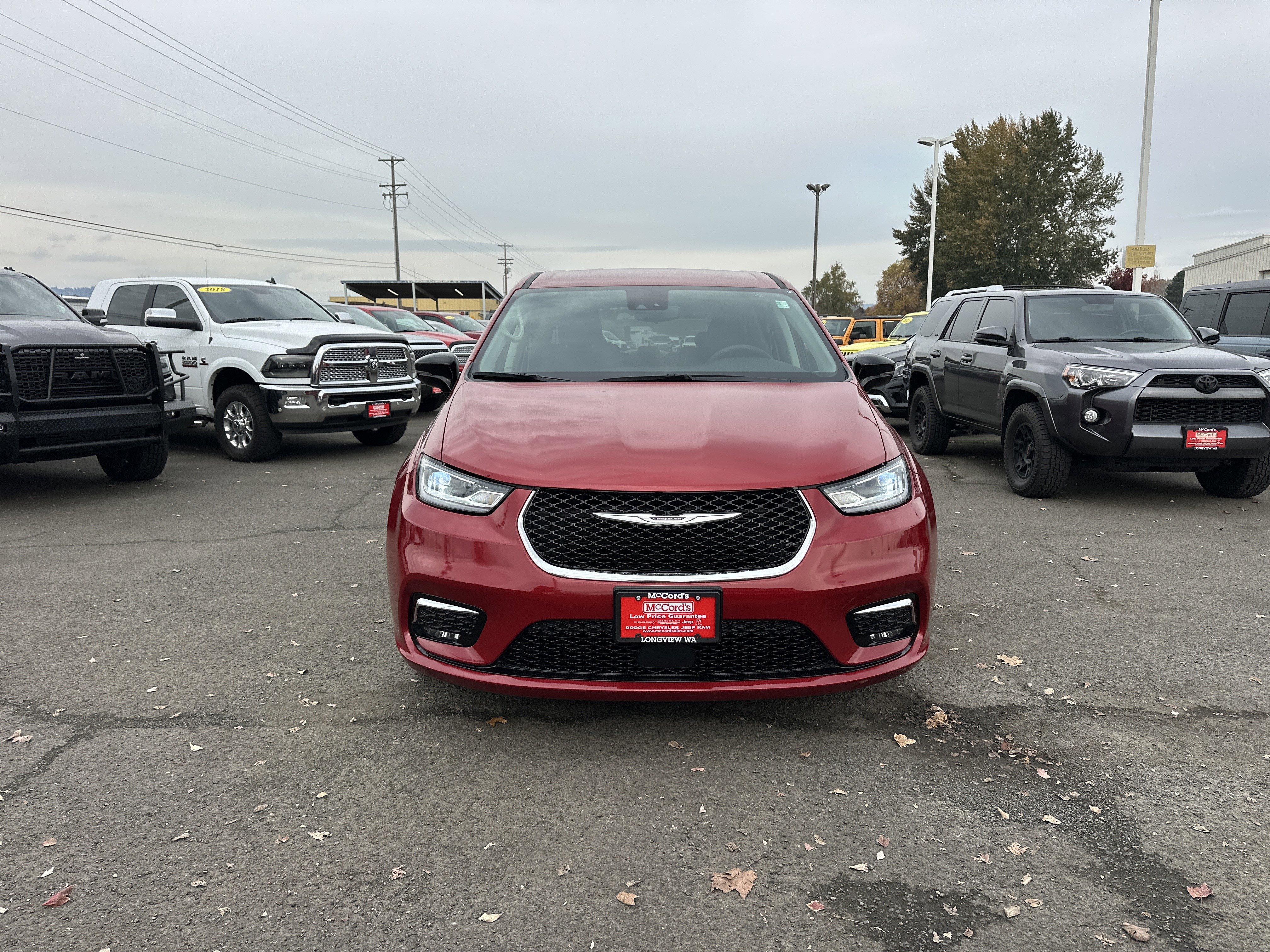 Used 2024 Chrysler Pacifica Touring-L image 7