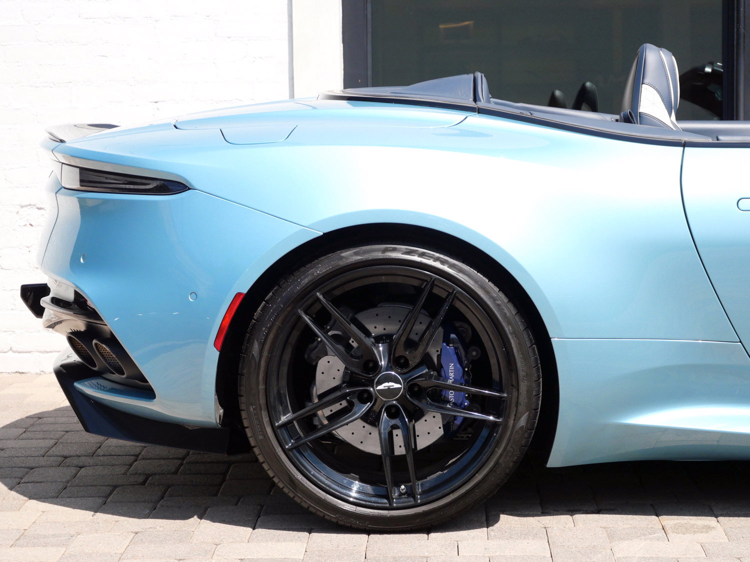 Used 2020 Aston Martin DBS Superleggera Volante RWD image 15