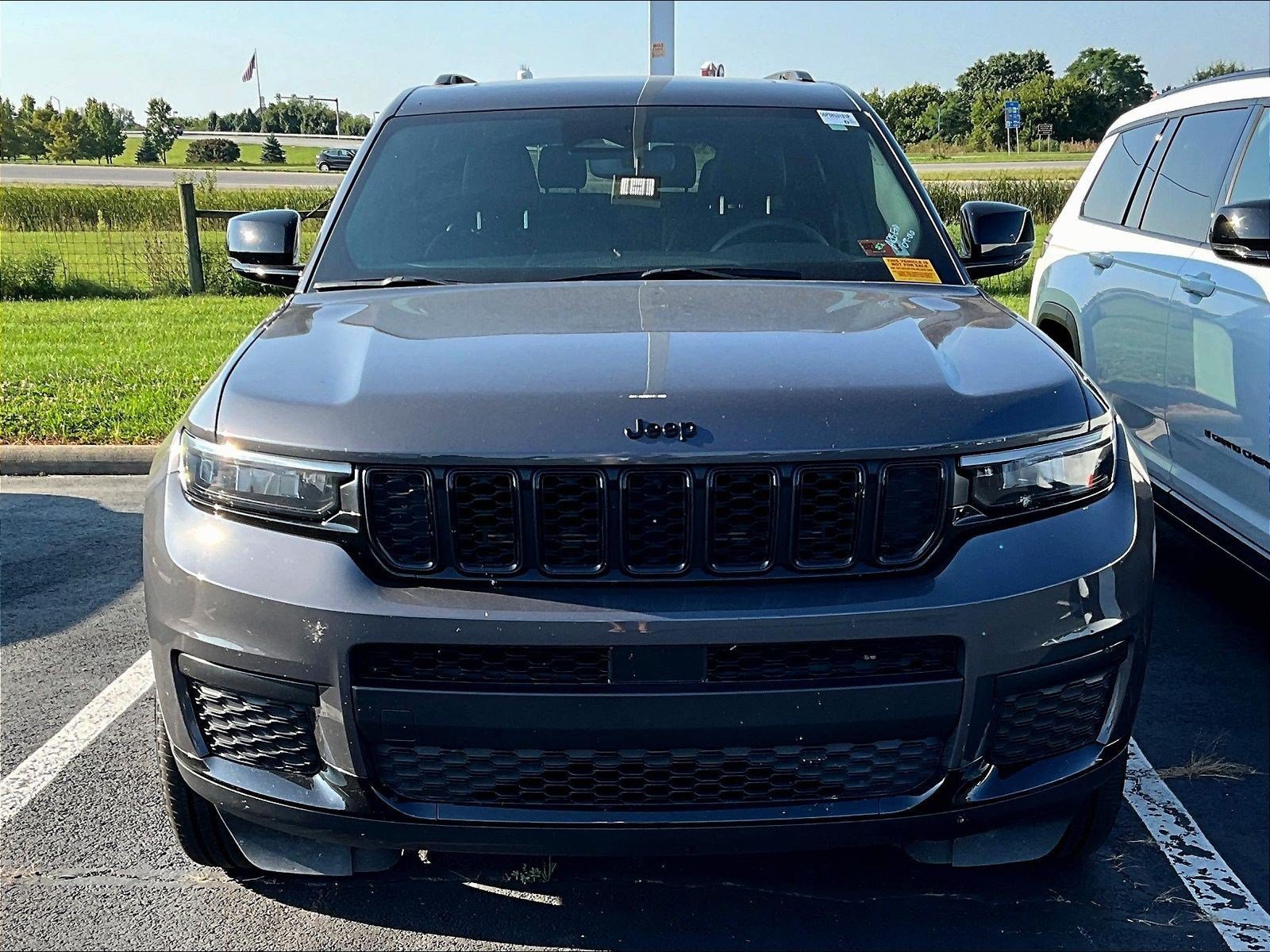 Used 2023 Jeep Grand Cherokee L Laredo AWD/4WD image 2