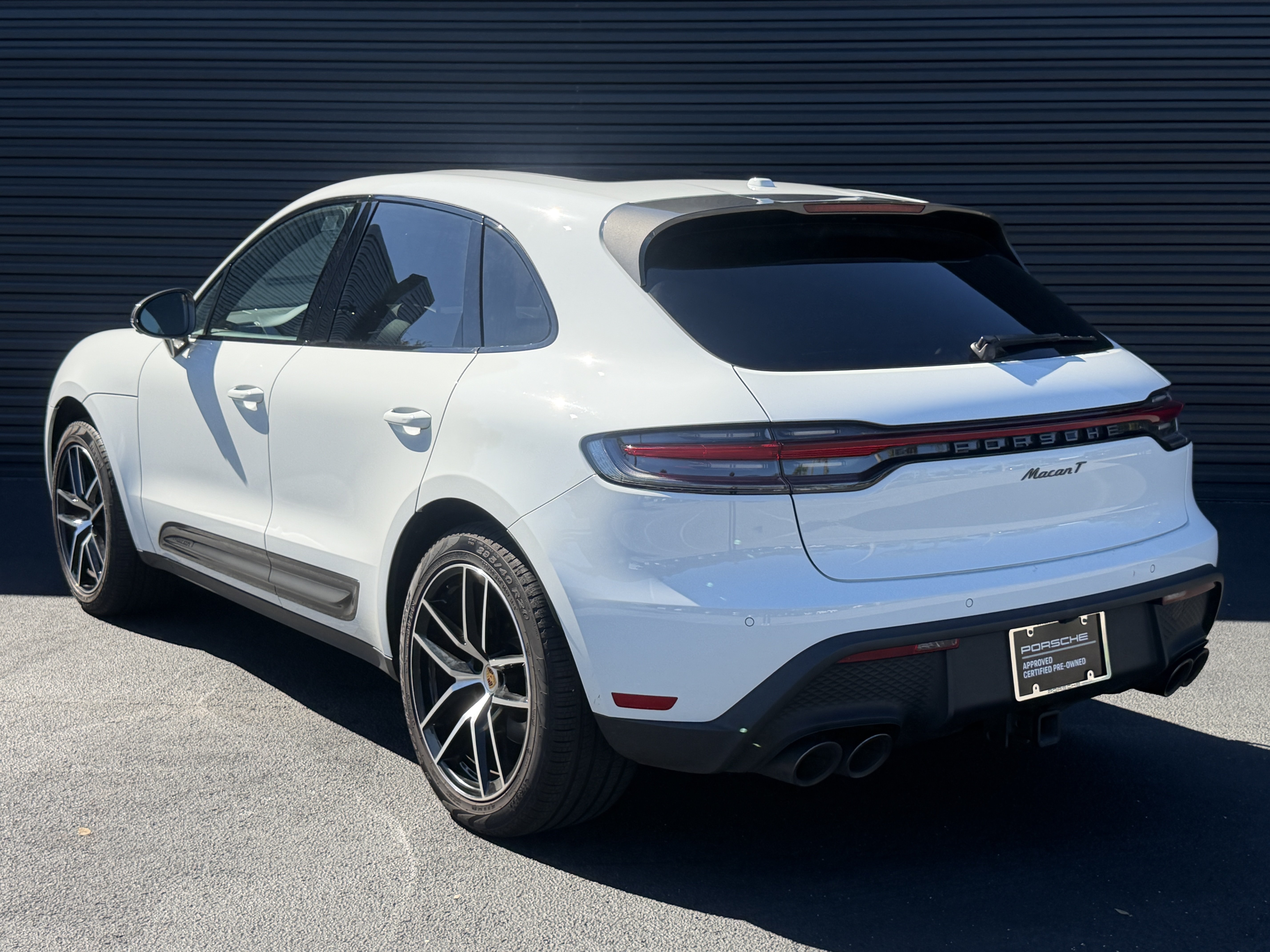Used 2023 Porsche Macan Turbo AWD/4WD image 2