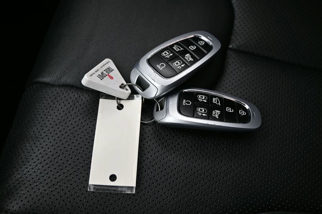 Used 2023 Hyundai Santa Fe Limited AWD/4WD image 32