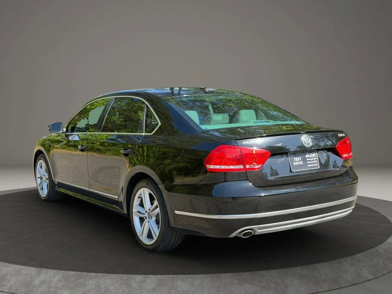 Used 2014 Volkswagen Passat TDI SEL Premium FWD image 4