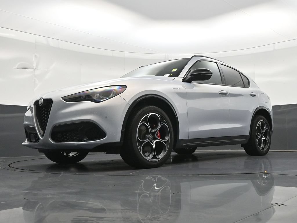 Used 2025 Alfa Romeo Stelvio Sprint w/ Veloce Package AWD/4WD image 23