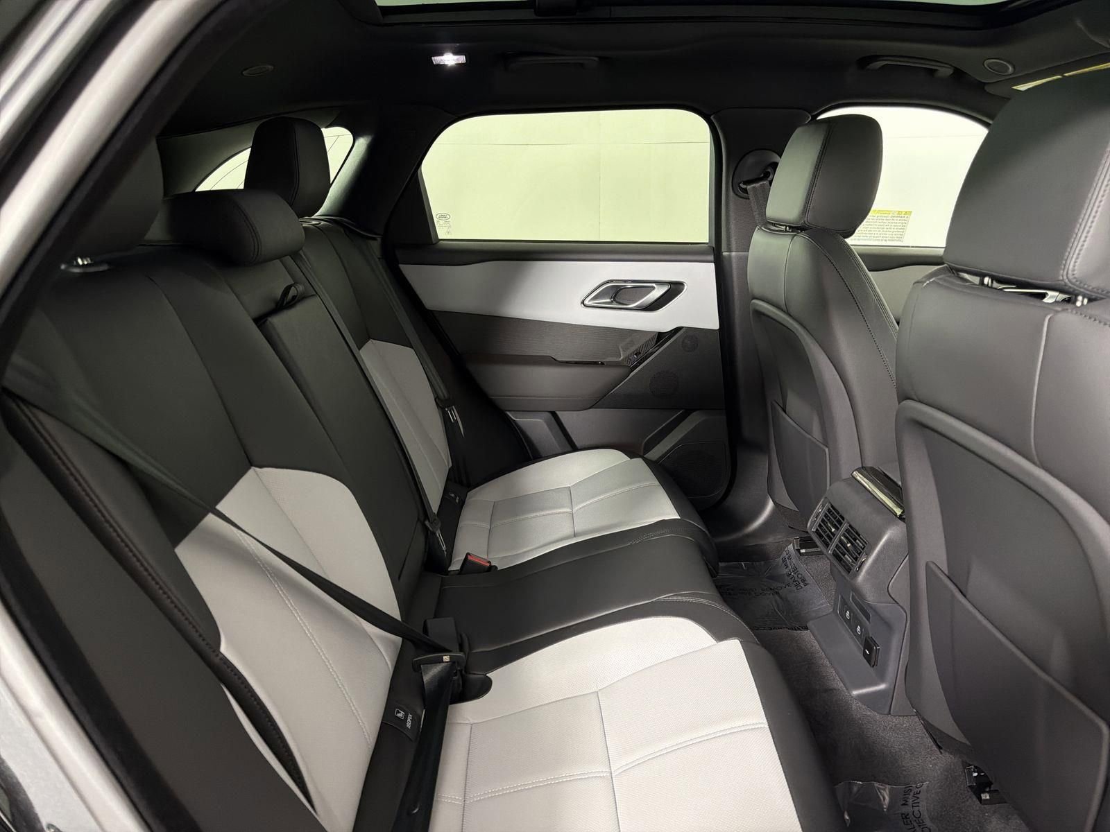 New 2026 Land Rover Range Rover Velar Dynamic SE image 31