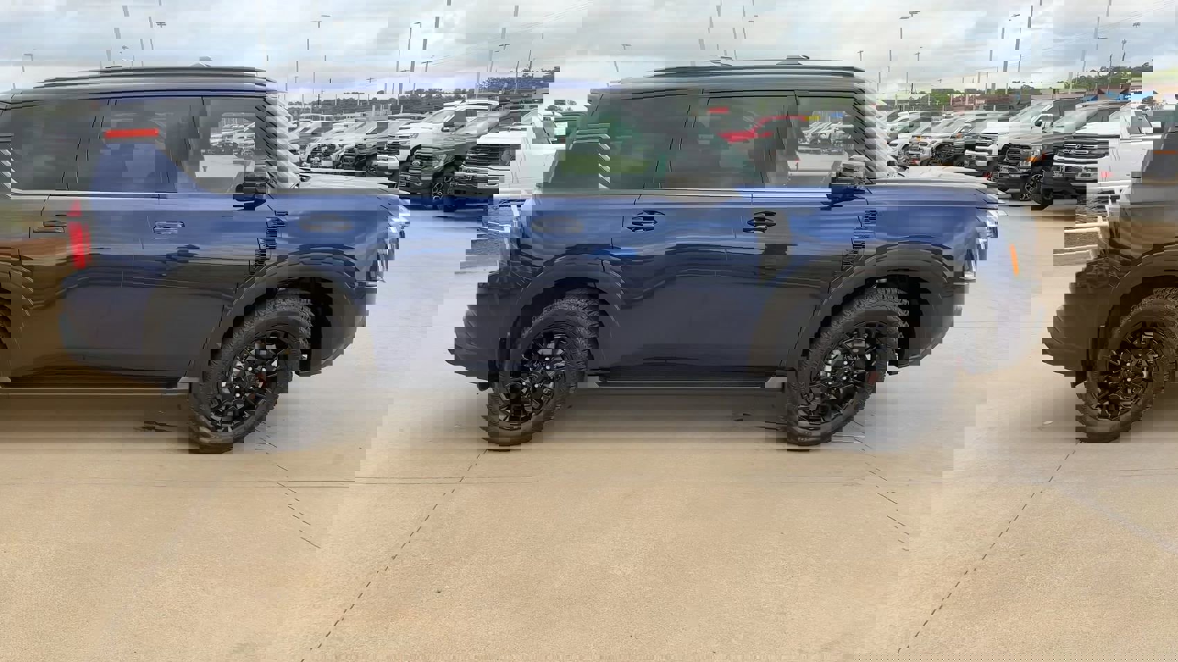 Used 2025 Nissan Armada PRO-4X image 2