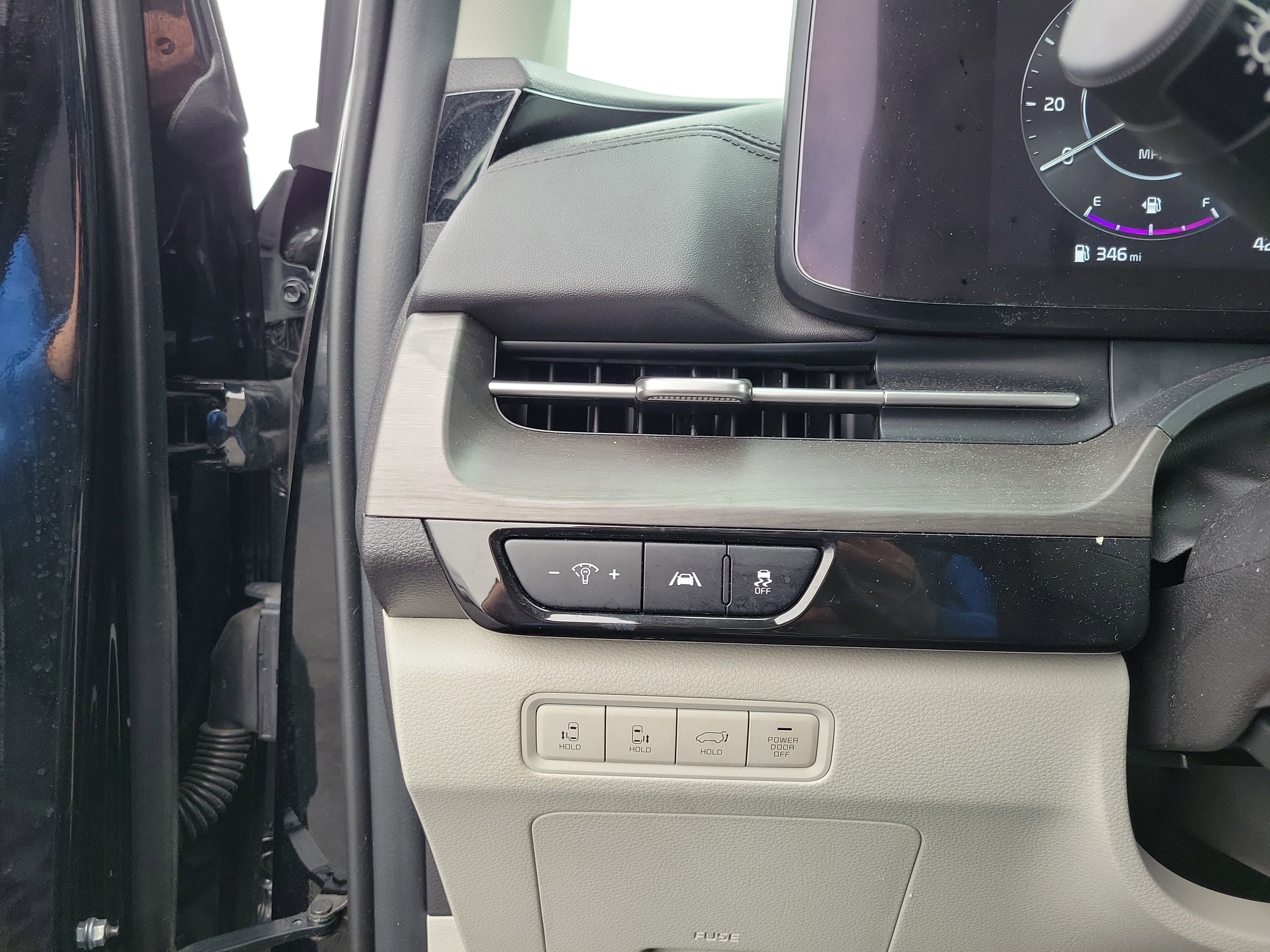 Used 2023 Kia Carnival SX image 21