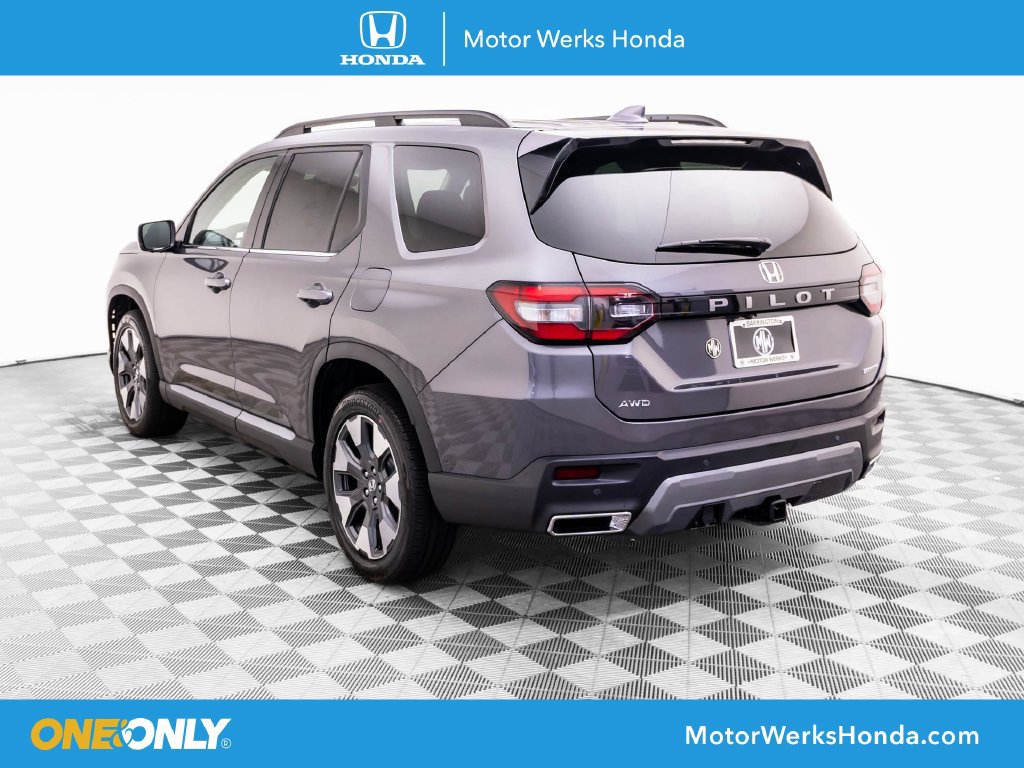 New 2026 Honda Pilot Touring image 3