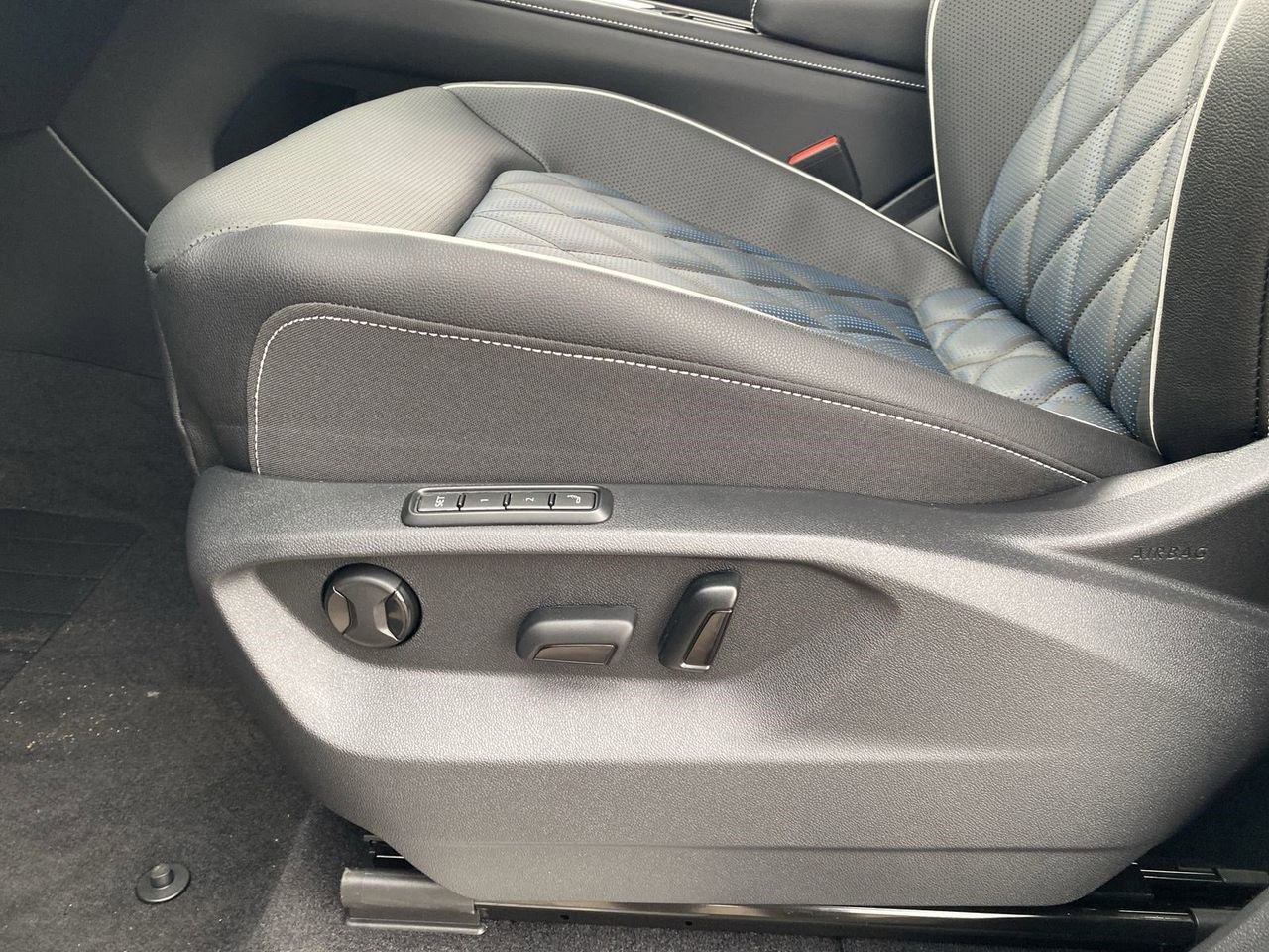 New 2026 Volkswagen Atlas Cross Sport SEL Premium R-Line image 16