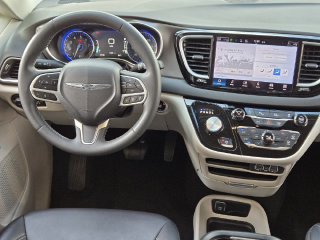 Used 2024 Chrysler Pacifica Touring-L FWD image 26
