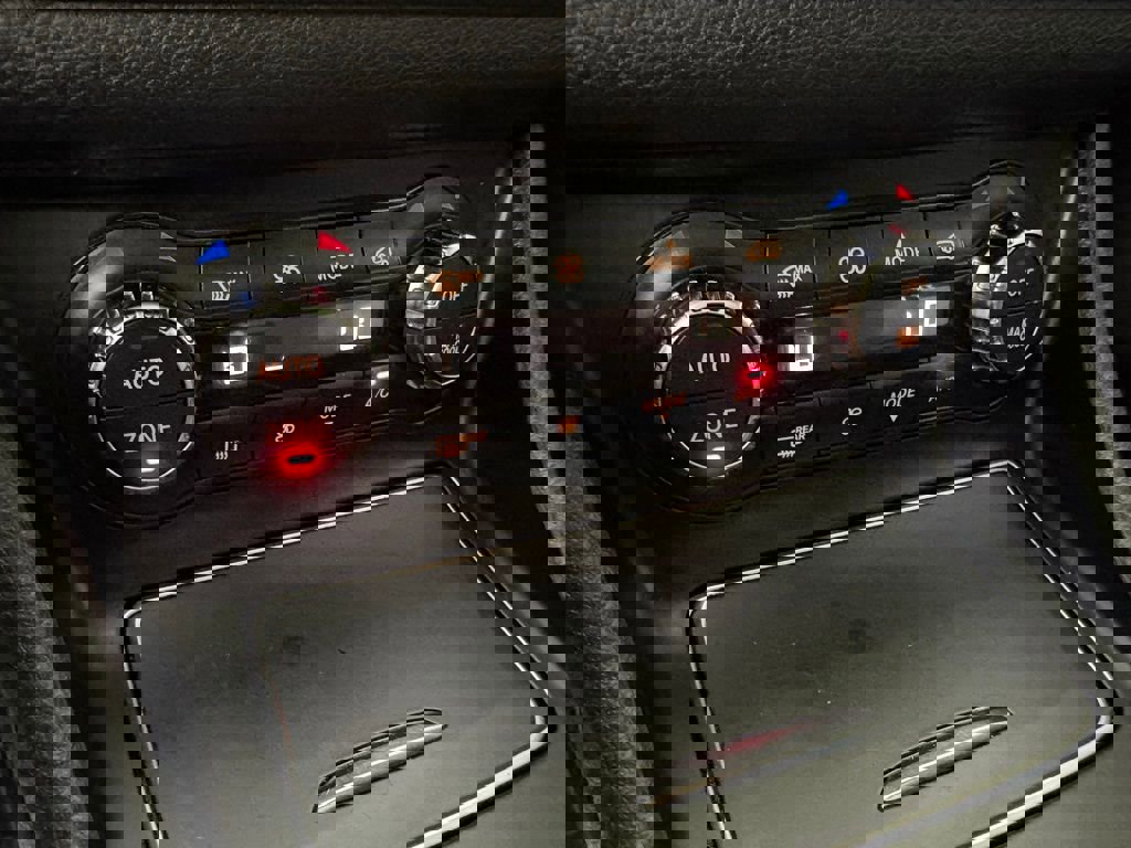 Used 2018 Mercedes-Benz GLA 250 image 35