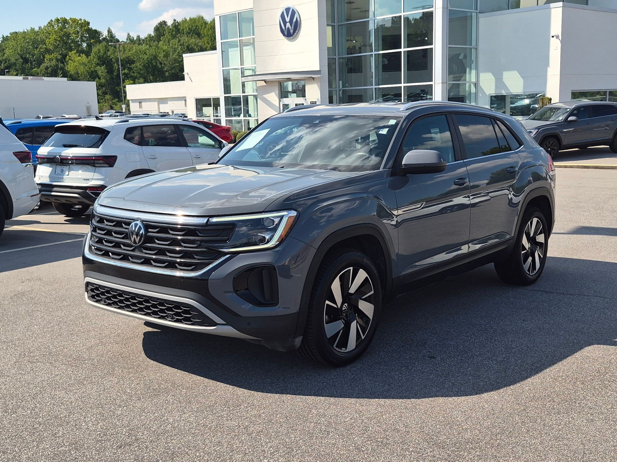 Used 2024 Volkswagen Atlas Cross Sport SE FWD image 7
