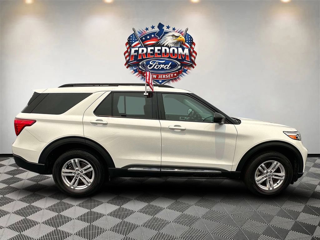 Used 2022 Ford Explorer XLT AWD/4WD image 4