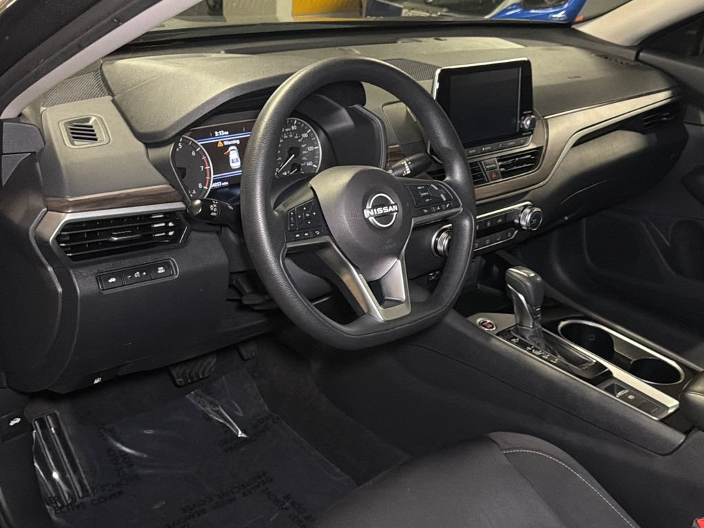 Used 2024 Nissan Altima 2.5 SV AWD/4WD image 18